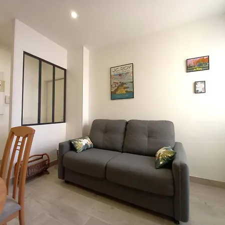 Appartement Centre - Et Commerces A Pied - En Rez-de-chaussée *