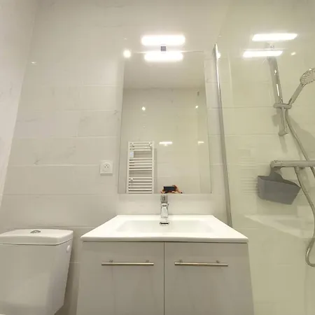 Appartement Centre - Et Commerces A Pied - En Rez-de-chaussée Royan