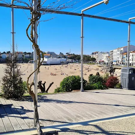 Appartement Centre - Et Commerces A Pied - En Rez-de-chaussée *